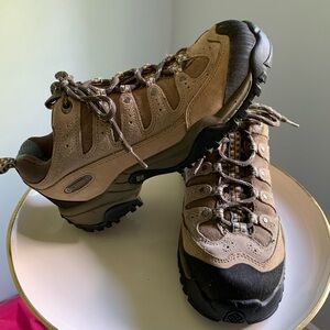 Columbia Sawtooth Tan Women's Trail Hiking Lace-up Shoes | Size 7.5